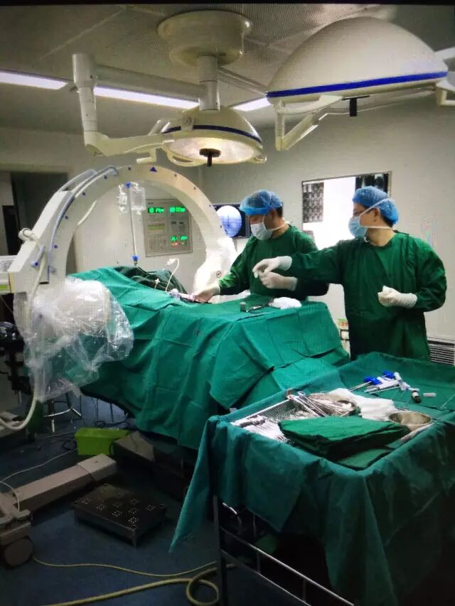 老年人椎体骨折怎么办？来广安做经皮椎体成形术