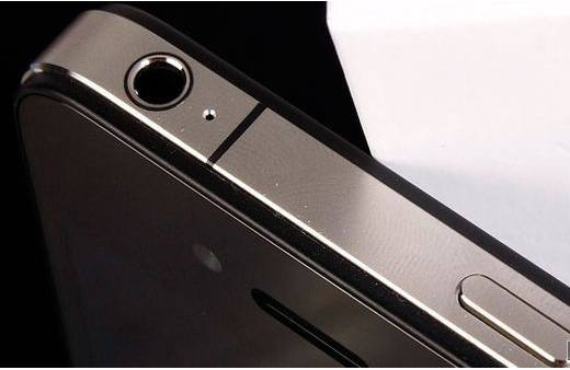 常用的方法是在有天线的地方将金属边框进行切断,使天线信号不会被