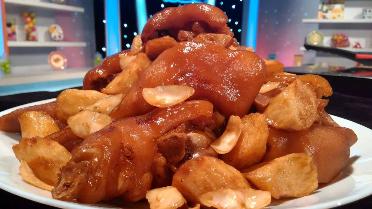 山药百合炖猪蹄