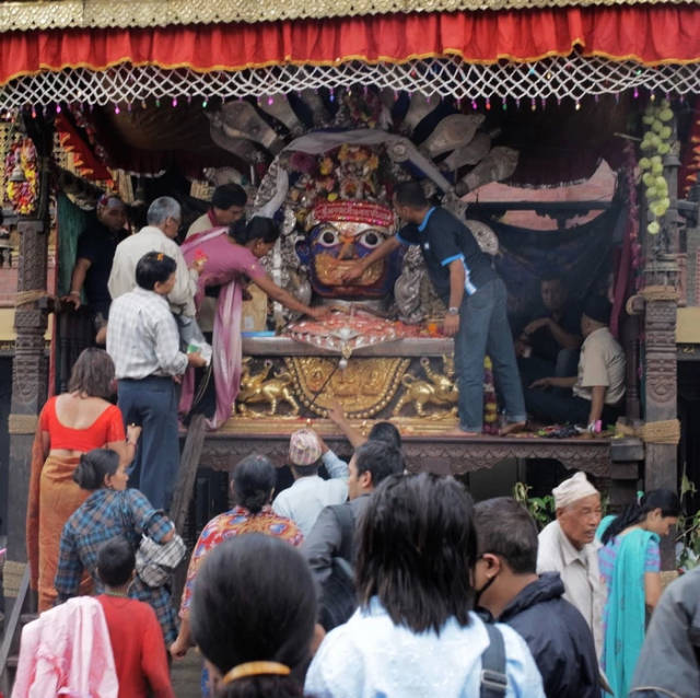 



在尼泊尔，做个废青也可以很幸福
