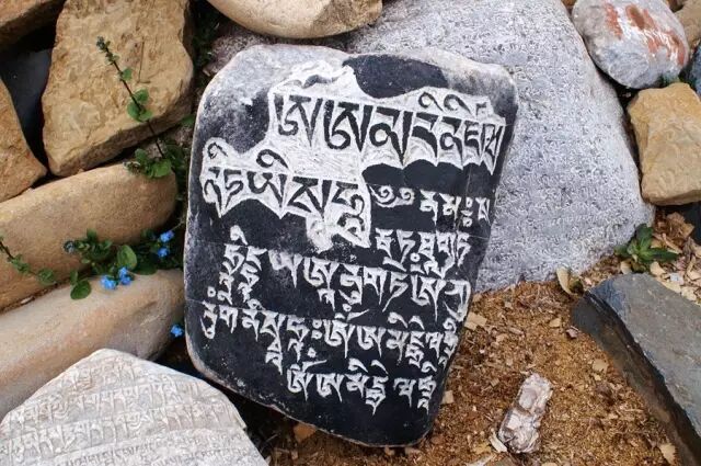 



神秘的玛尼石，记录了与现代科技文明媲美的另外一种文明
