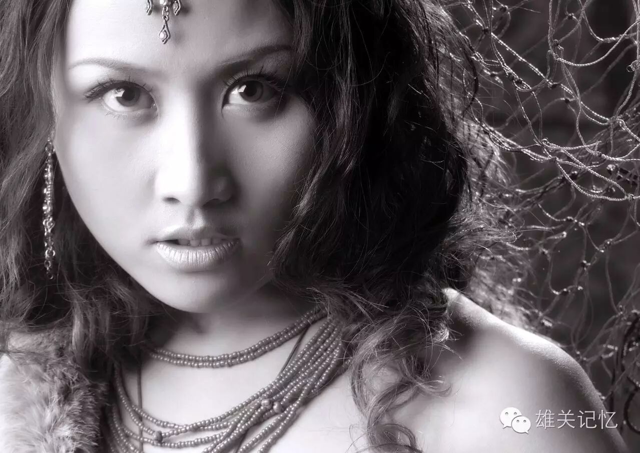 巴松及笛子演奏的乐师,母亲曾是西北民院舞蹈系早期"小八路班"的演员