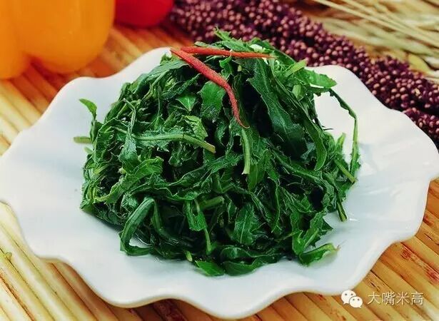 旧社会农民每年春天青黄不接之时,要靠苦苦菜充饥.