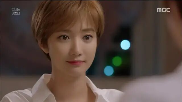 《她很漂亮》剧照"五四"新女性剪发运动代表人物曾反驳北洋政府发布的