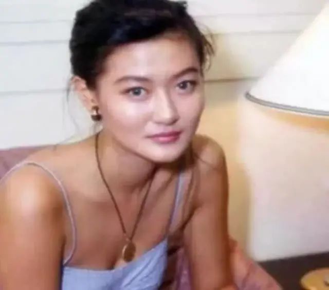 陈宝莲去世18年,当年跳楼遗下的男婴被王菲认养,18年后怎么样了-微信头条网 陈宝莲去世18年,当年跳楼遗下的男婴被王菲认养,18年后怎么样了