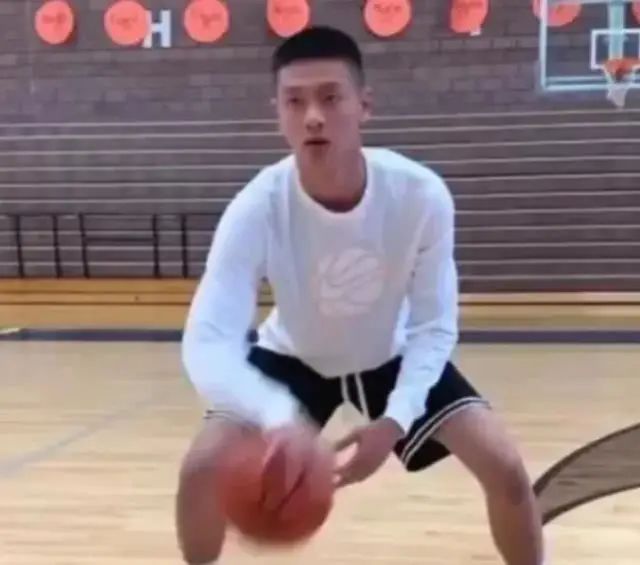 陈宝莲去世18年,当年跳楼遗下的男婴被王菲认养,18年后怎么样了-微信头条网 陈宝莲去世18年,当年跳楼遗下的男婴被王菲认养,18年后怎么样了