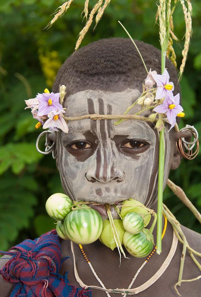 盘点全球超个性土著部落装扮