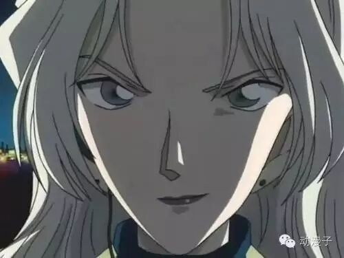 因为她的身上有太多的谜团,她是美国著名影星莎朗·温亚德,演技高超