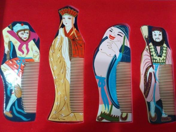 梳篦是常州地区具有古老历史的传统手工艺品,常州三宝之一.