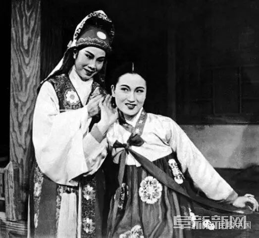 第二个节目:越剧《春香传》选段,表演者袁雪芬,徐玉兰,王文娟