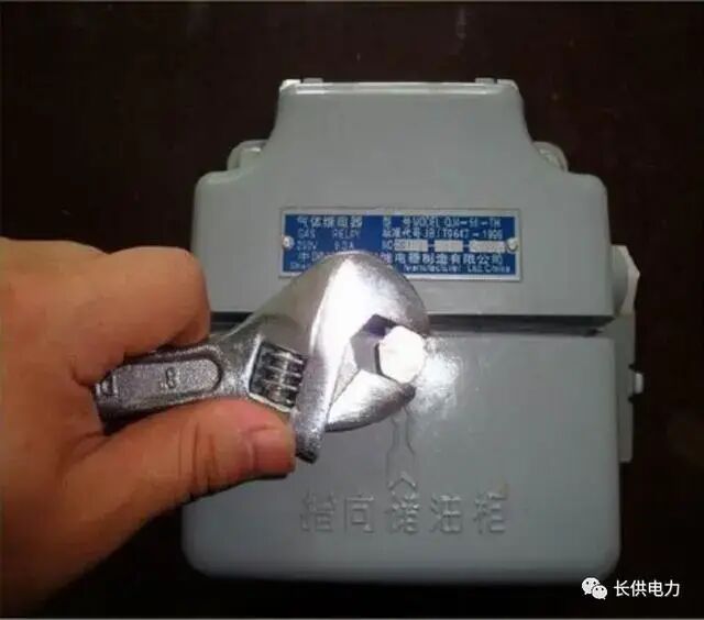 主变本体瓦斯继电器取气方法，看这个就够了！的图4