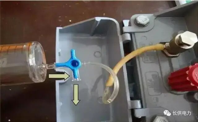 主变本体瓦斯继电器取气方法，看这个就够了！的图8