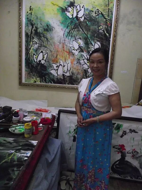 不忘初心,一念痴诚——记吴培芝大师赴醴陵五彩书吧现场作画捐赠