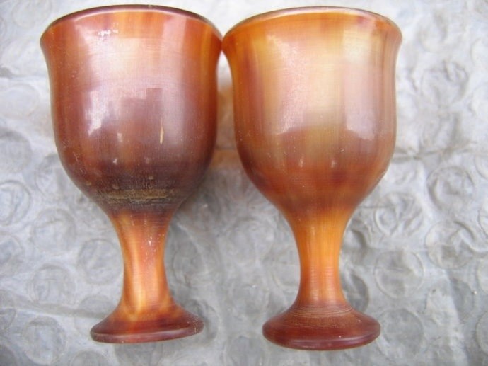 到的状态下为图为明代苏门答腊犀雕件底部横截鱼籽纹路下图可看清纵切