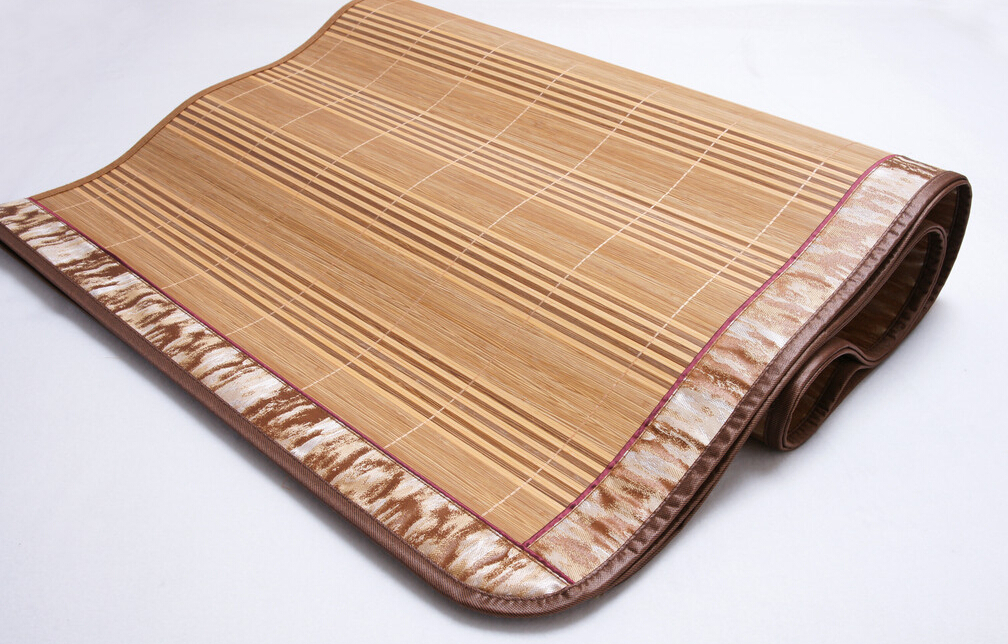夏季为凉爽而铺垫的竹席或草席,在我国有着几千年的使用历史,自古以来