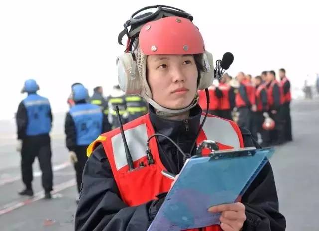 中国航母地勤人员图片