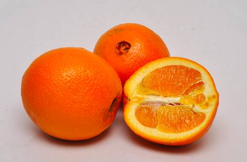 肚脐大的不好吃的复果占比更大.图:123rf.com.