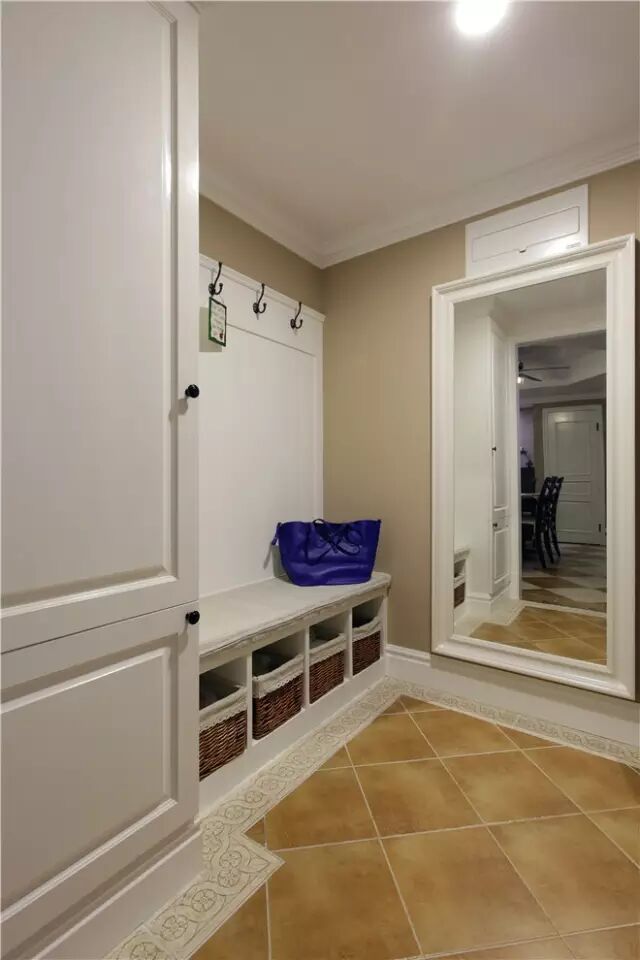 小户型玄关装修方案，让门面既美观又实用！