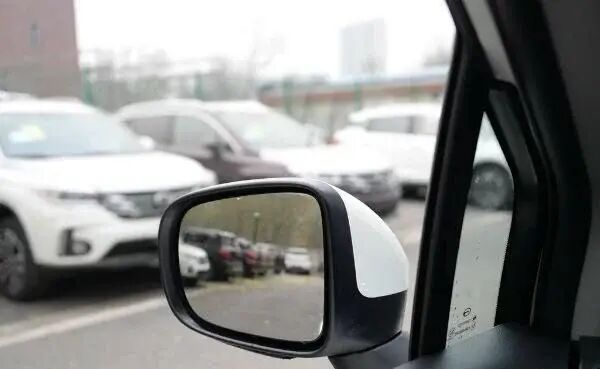 倒车怎么打方向盘图解_新手倒车什么时候打方向_倒车时右打方向车尾朝哪