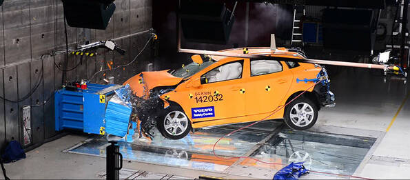 沃尔沃xc60亚太版全国首撞 那叫一个惨字