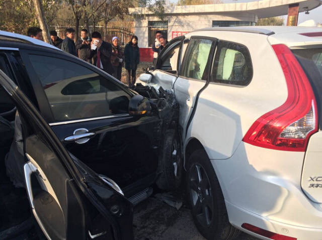 沃尔沃xc60亚太版全国首撞 那叫一个惨字