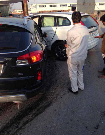 沃尔沃xc60亚太版全国首撞 那叫一个惨字