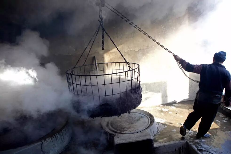 众人皆知品质最高,最漂亮的手工地毯,除伊朗地毯外,出产自阿富汗!