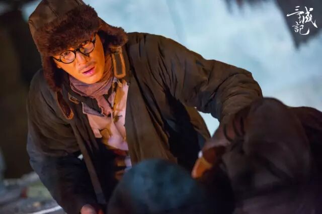 电影《三城记》以成龙父母的爱情为原型,其他配角也来自成龙小时候