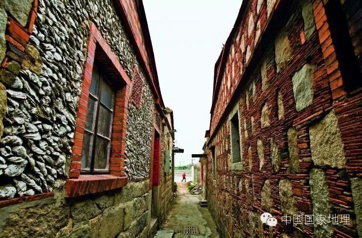 闽南,那些张扬的红房子