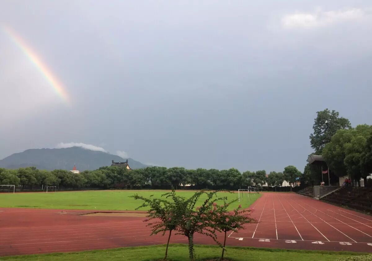牌头中学不信看照片啦!老早毕业的校友们恐怕都要不认识了.