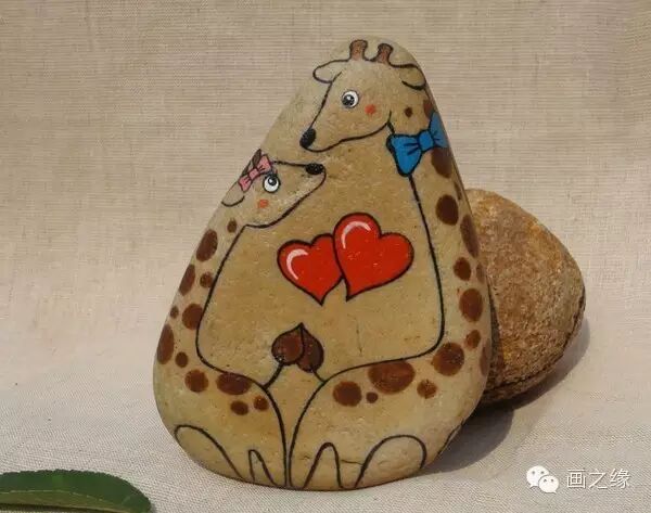 石头绘画,最原始的绘画方式,最自然的装饰绘画.