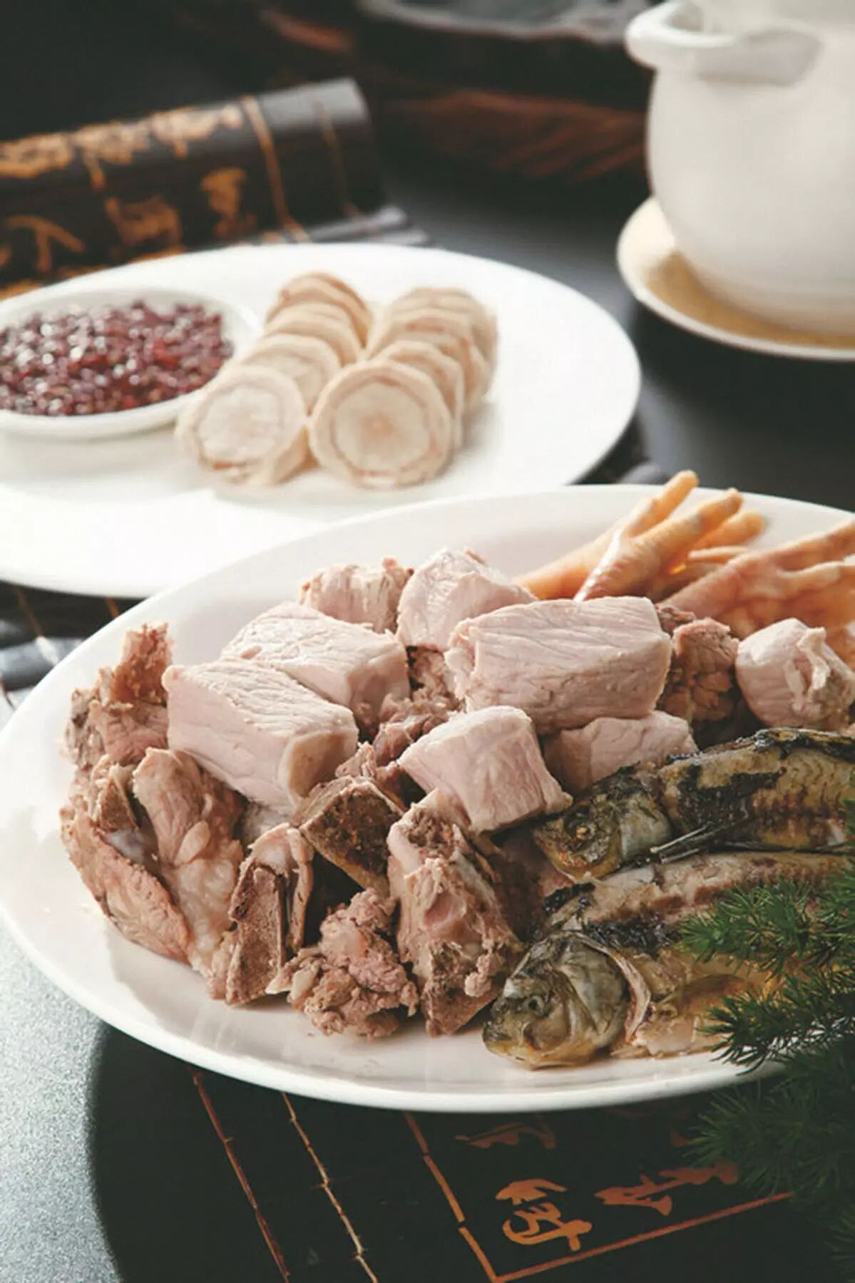 粉葛赤小豆炖鲫鱼