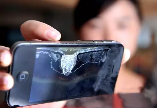 昨日,太原18岁男孩玩手机被电死!切不可让无知要了命!