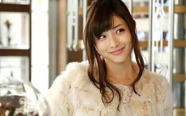 有人说她是绿茶婊我却爱上她的笑