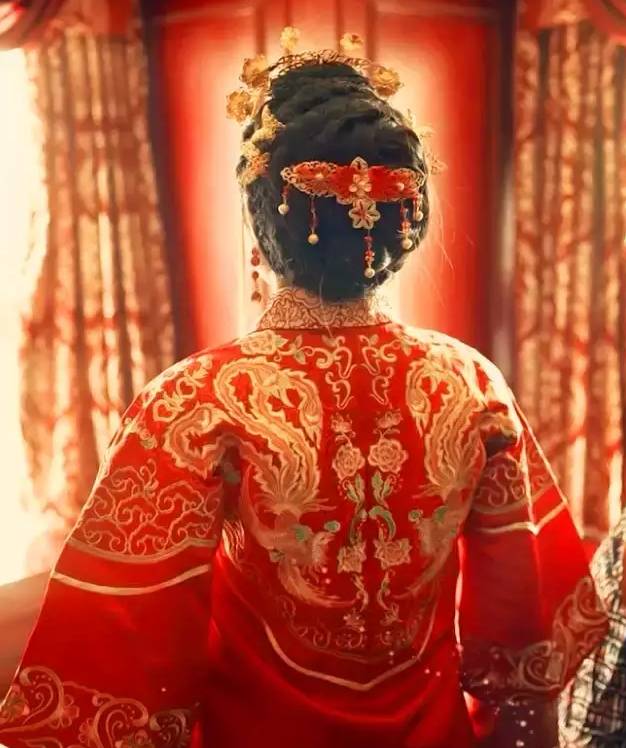 待你青丝绾正铺十里红妆可愿