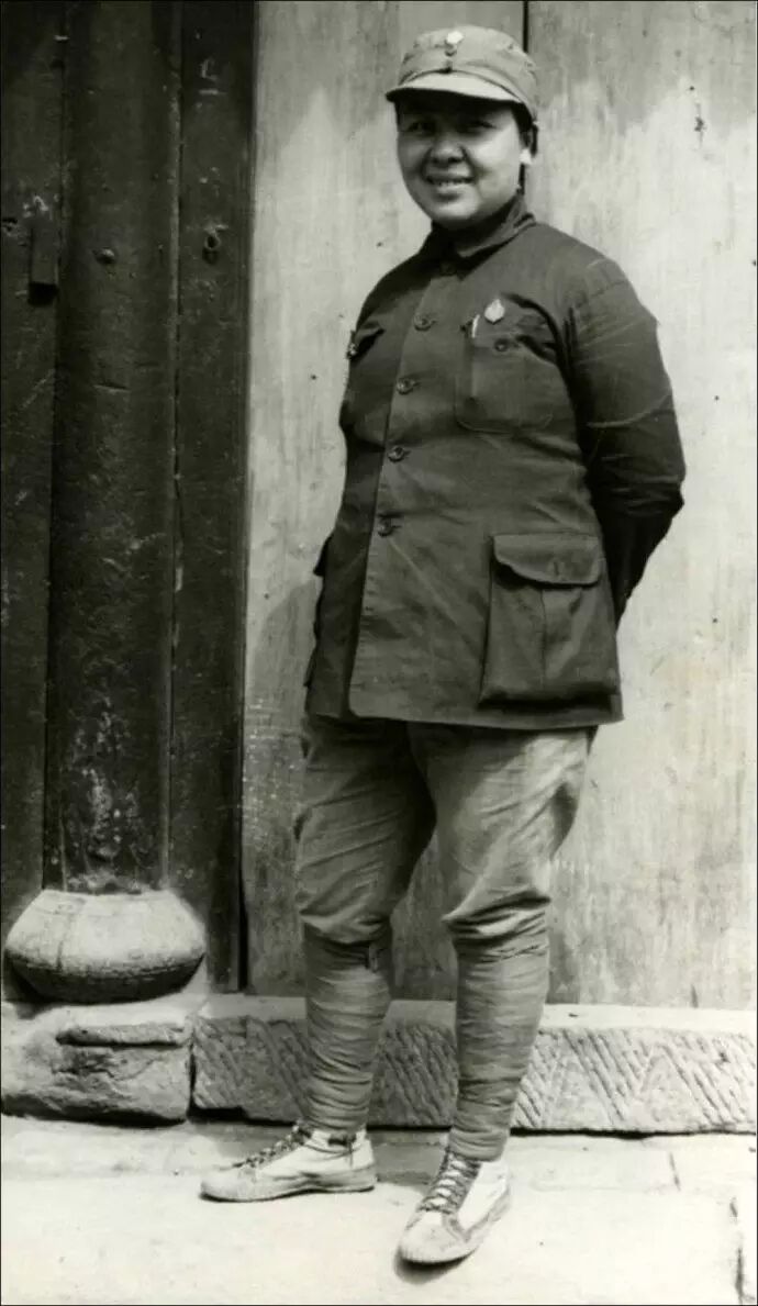 丁玲1938年在延安,美联社驻北平记者霍尔多·汉森