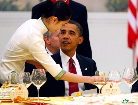 直到你掏出钱包，对方才喊了你一句帅哥 / 美女。