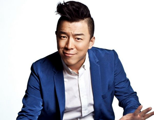 中学时追男生，写过好多情书，后来断了联系。回家时迎面走来一个杀马特跟你打招呼，是他。