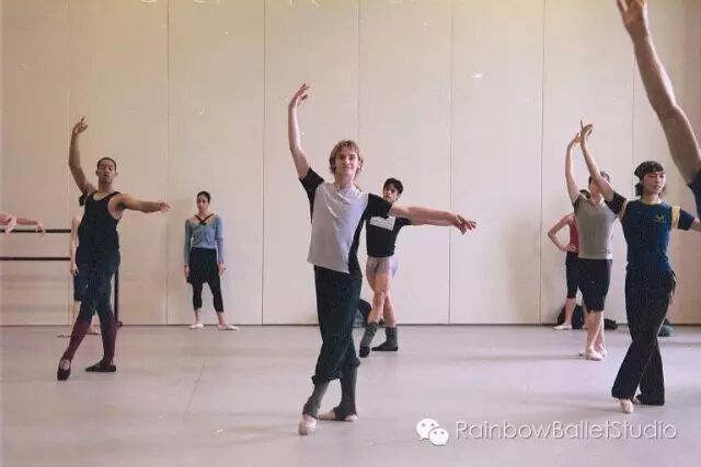 舞姿讲解 Croisé devant | Rainbow Ballet Studio