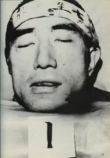 三岛由纪夫自杀细节丨约翰内森