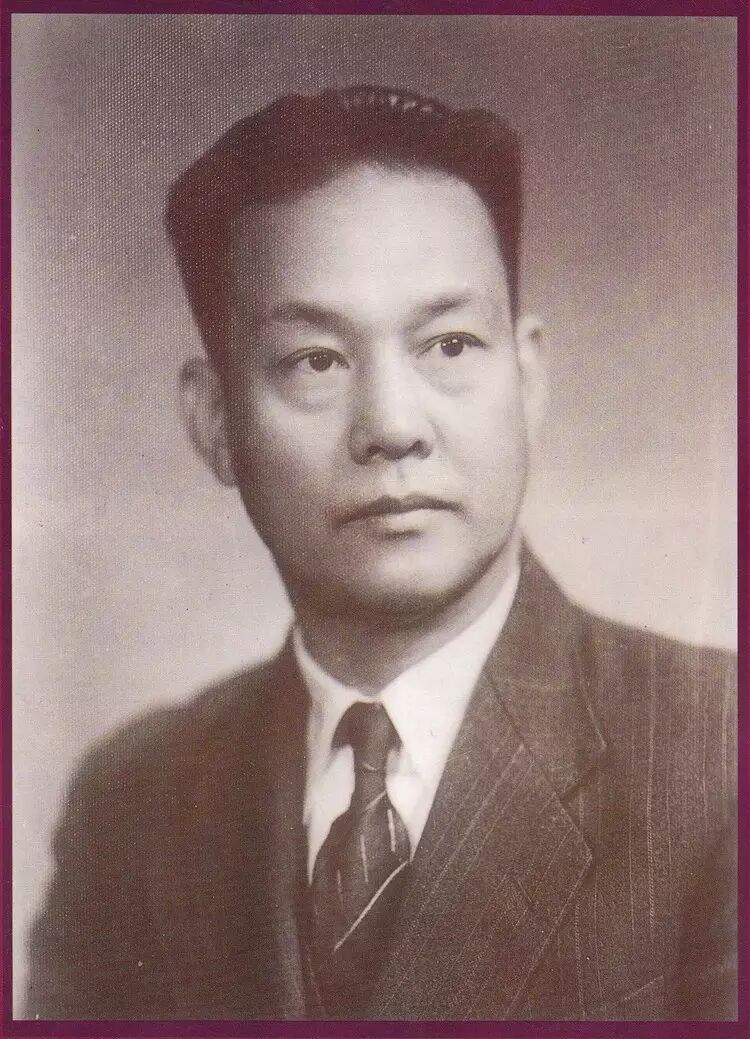 1975年,京剧表演艺术家"麒麟童"周信芳逝世.