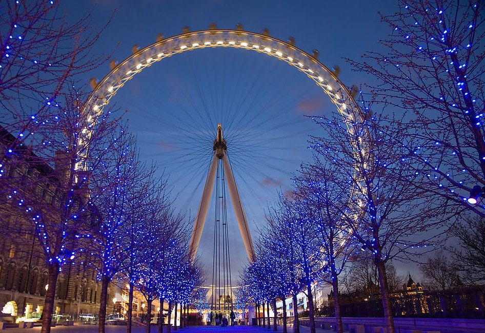 凤岭摩天轮如同从童话世界中走出来一般.