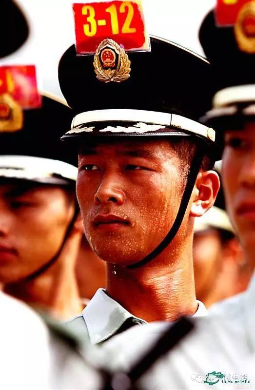 令人震撼和感动的一组军人图片中国人必看