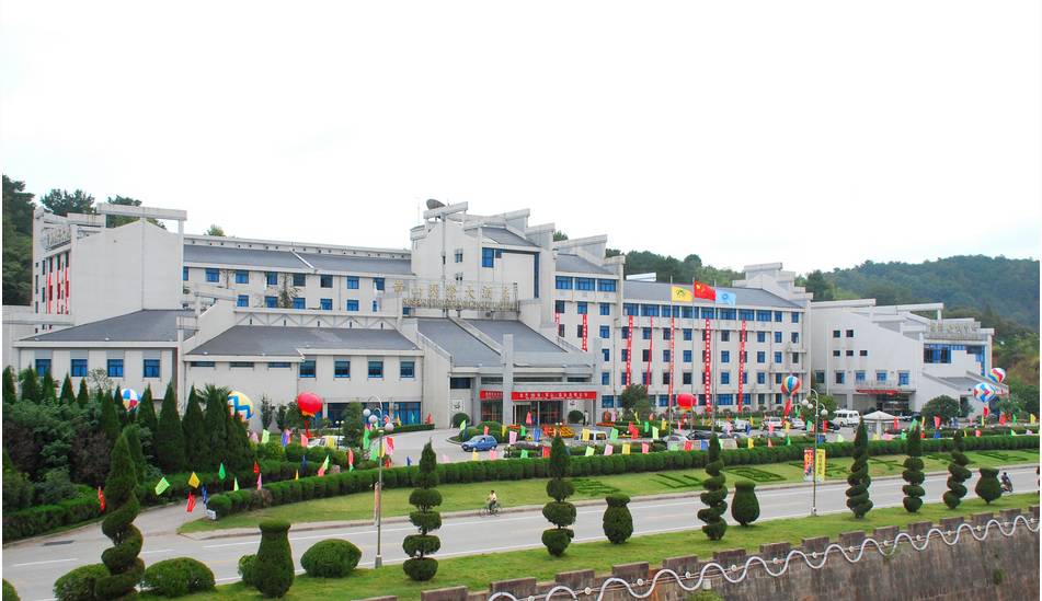 黄山市区唯一一家挂牌五星级离屯溪老街最近(步行不到10分钟)黄山国际