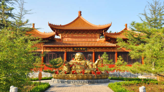 东方新世纪乐园兴建于2006年,位于潍坊市潍洲路,胶济铁路南西侧,占地