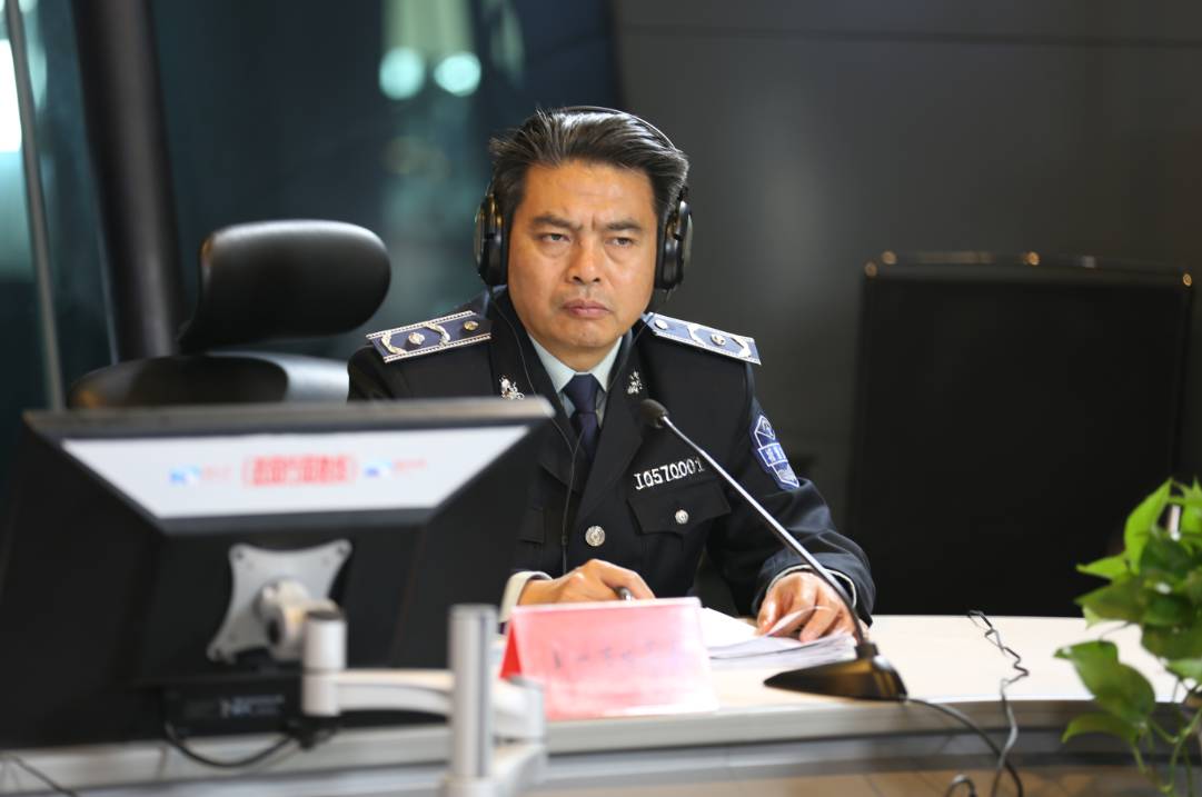 荆州市城管局局长 何良才主持人 王可:对于开发商的违规行为,监利县