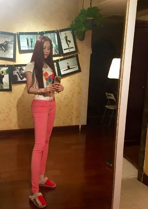 北体校花付佳美秀一字马爆红柔韧度惊人