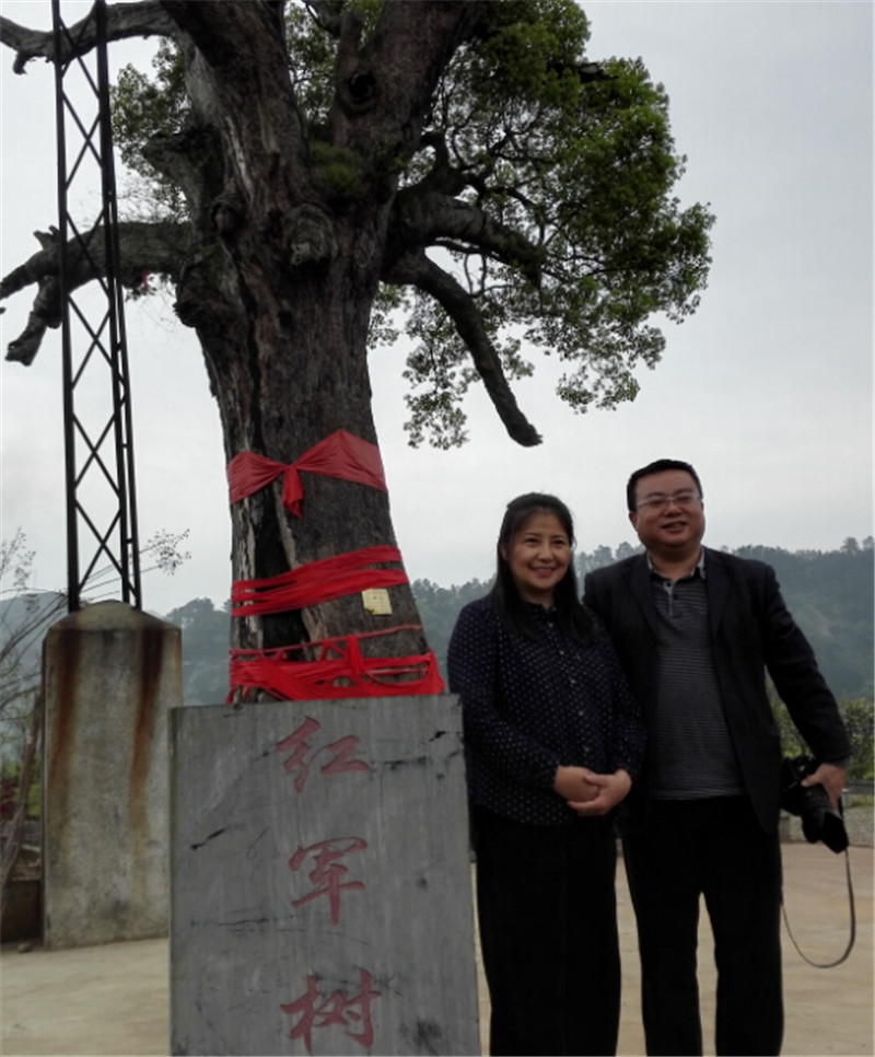 贺龙元帅外孙女贺来毅万里单骑倒走长征路