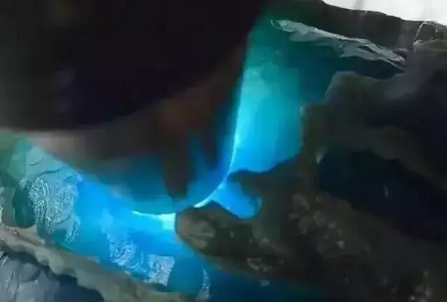 一块罕见的莫湾基老蓝水开料到成品过程