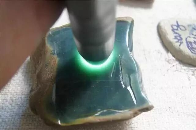 一块罕见的莫湾基老蓝水开料到成品过程